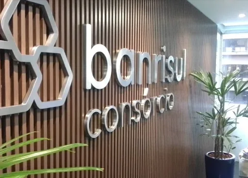 Letra caixa em aço Banrisul Consórcio